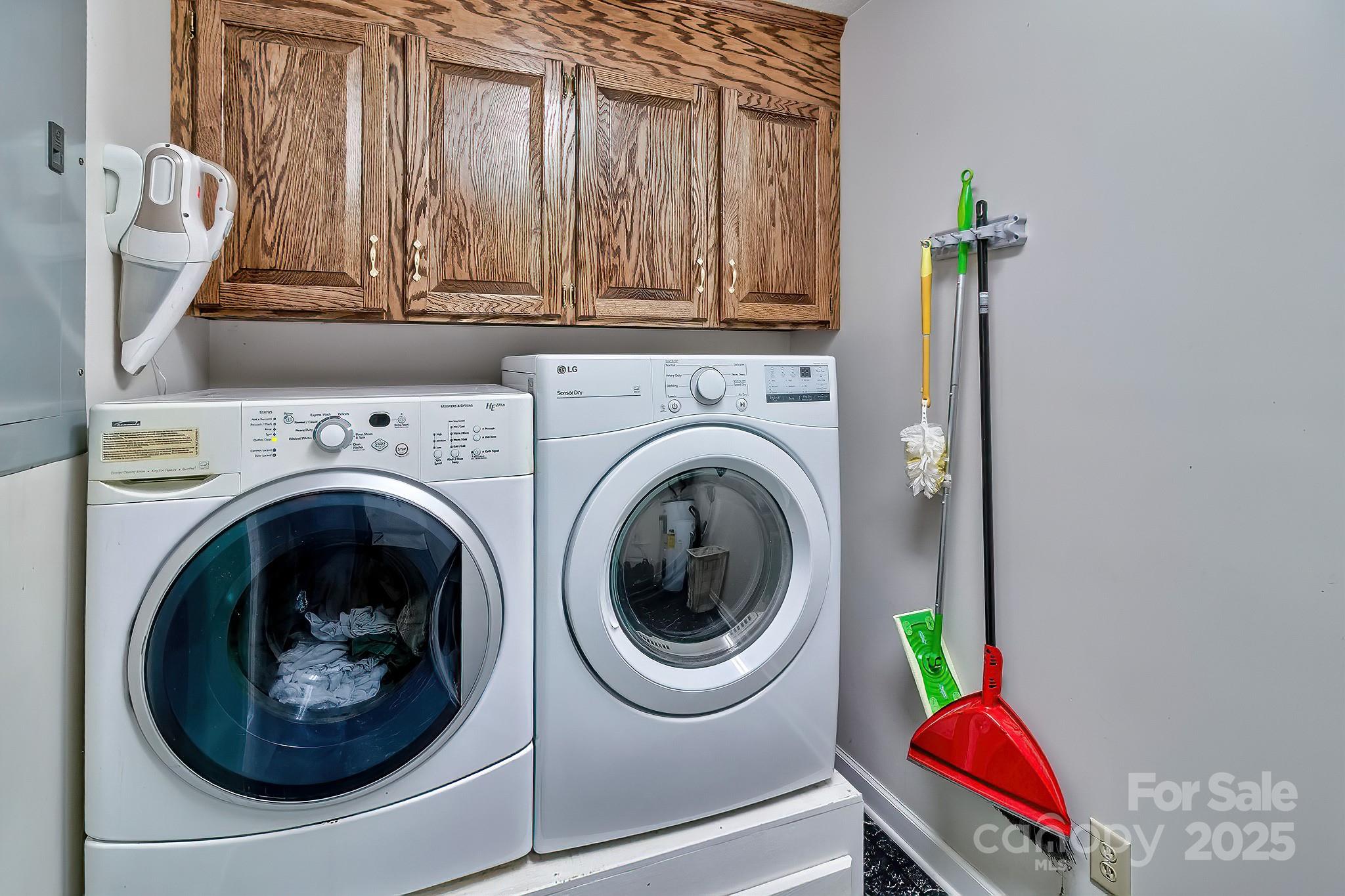 176 Griffin Road Pageland, SC 29728 - Photo 32 of 46 a utility room with dryer and washer