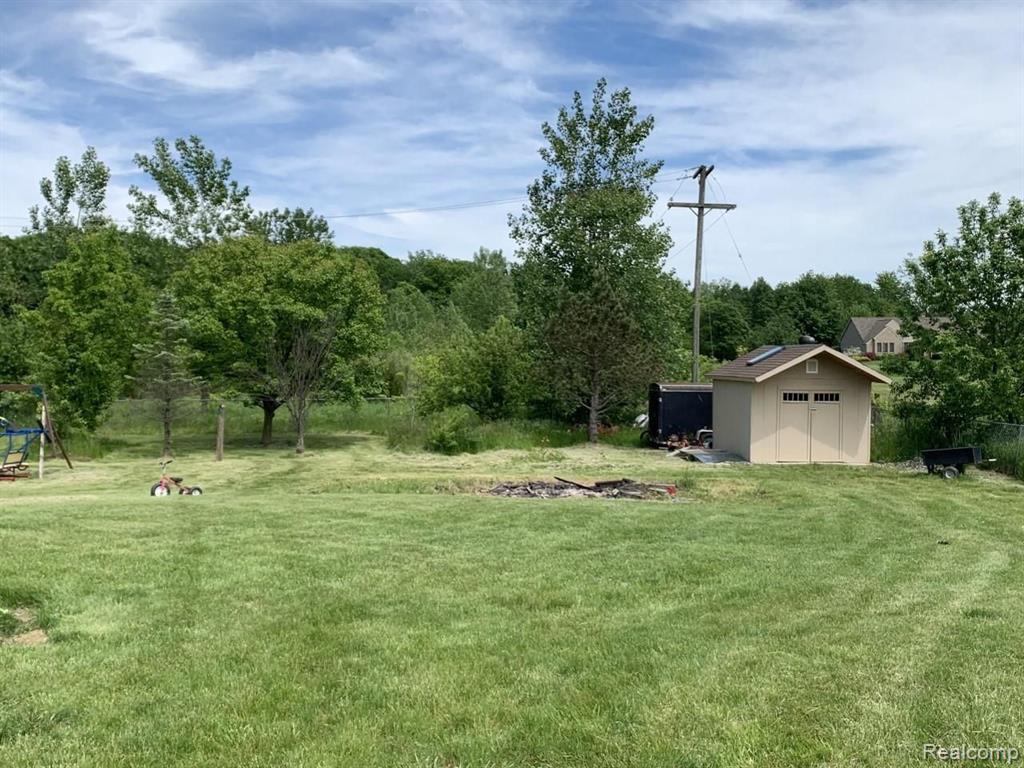 24201 Carleton West Road Belleville, MI 48111 - Photo 4 of 19 Gallery Image 4