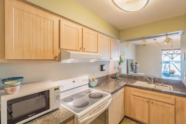 $2,580 | 1925 46th Avenue, Capitola, CA 95010