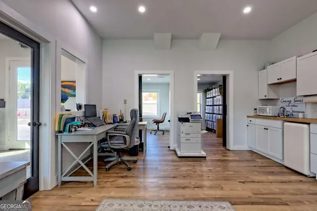 a en suite bathroom with a sink and a mirror