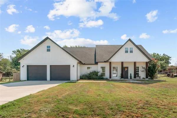 $438,000 | 325 Berryhill Drive, Springtown, TX 76082