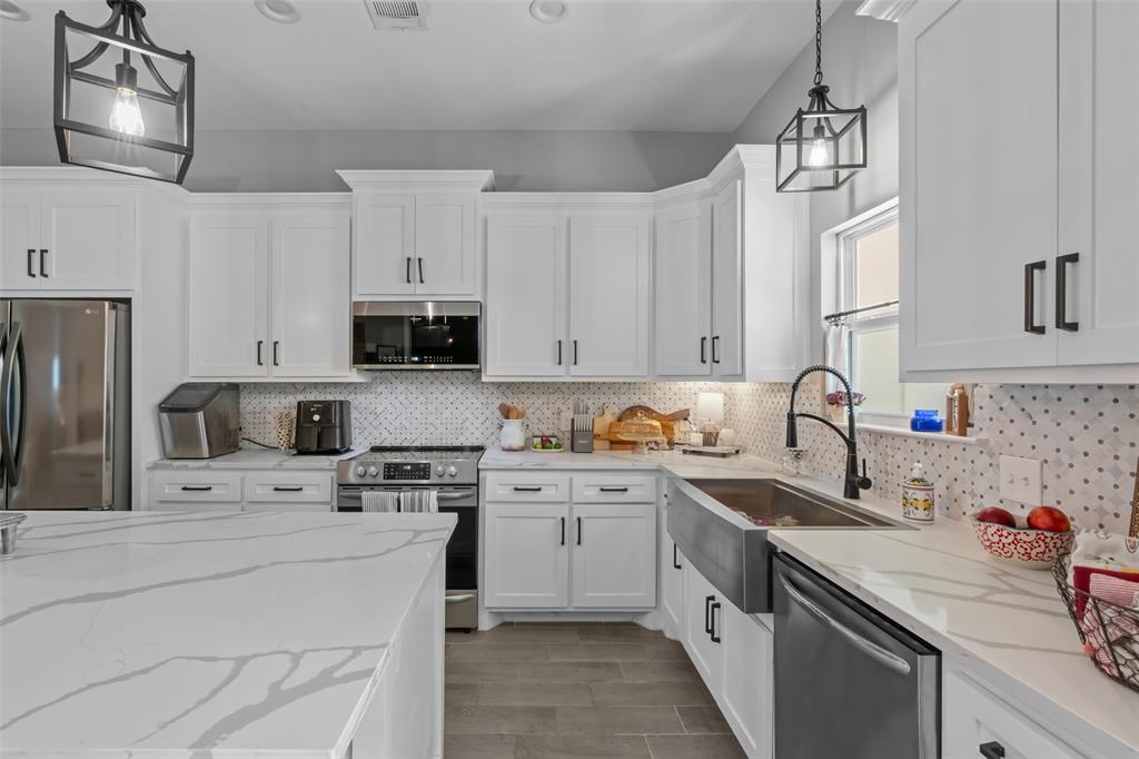 325 Berryhill Drive Springtown, TX 76082 - Photo 12 of 30