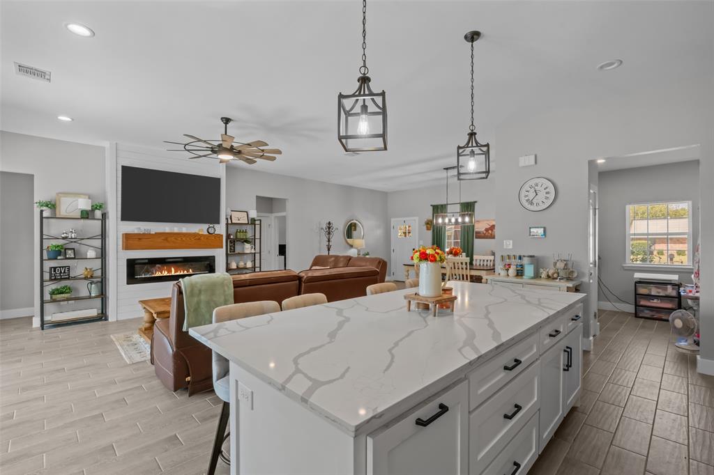 325 Berryhill Drive Springtown, TX 76082 - Photo 13 of 30