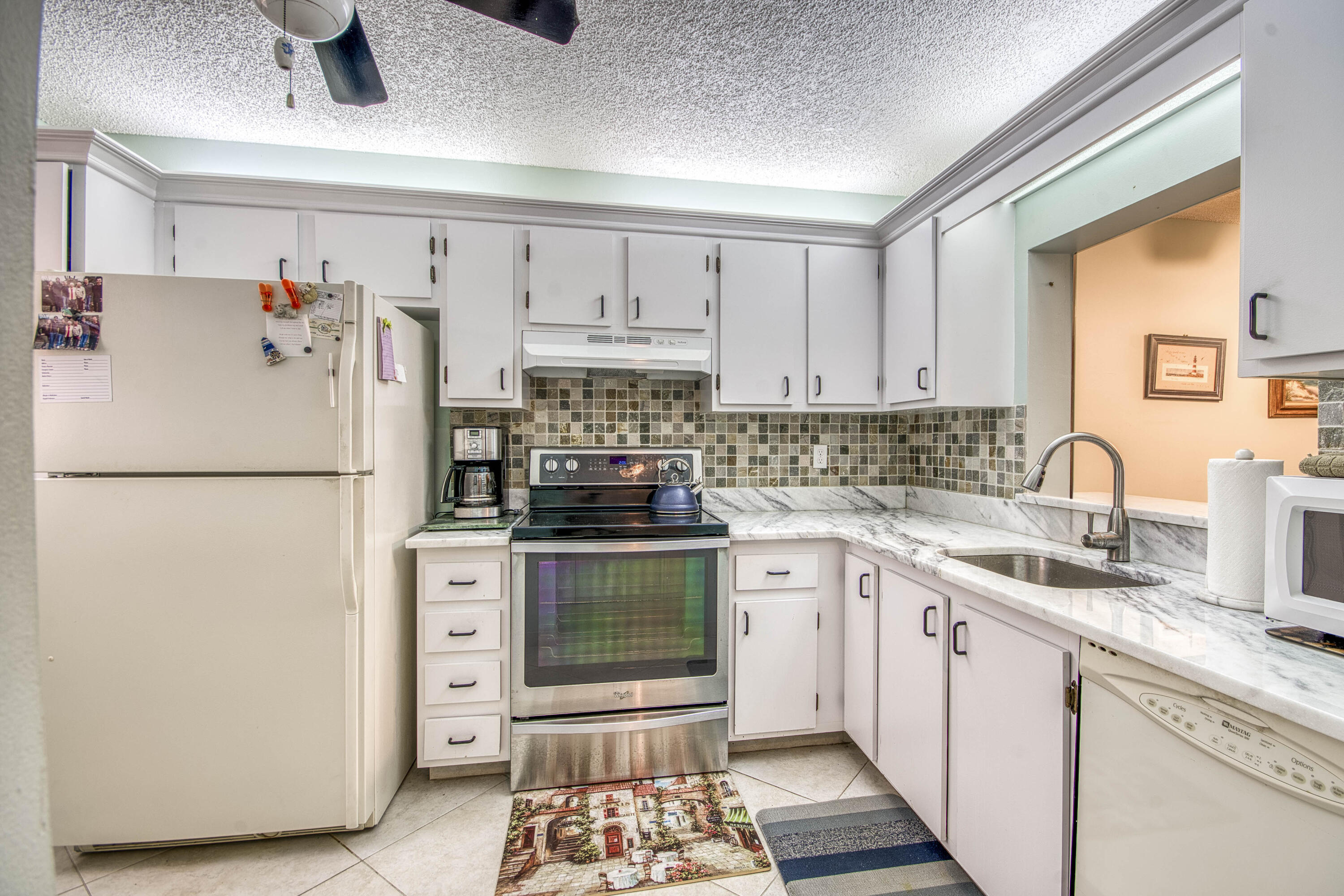 2945 Southwest 22nd Avenue, Unit 206 Delray Beach, FL 33445 - Photo 9 of 20 Kitchen