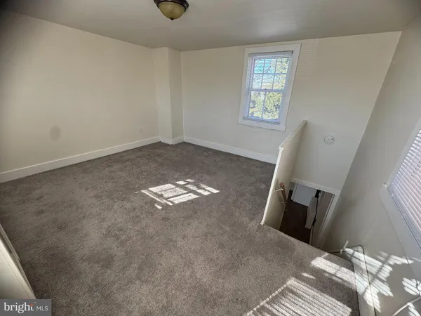 a view of empty room with window