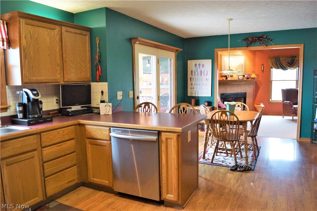 3206 Bandy Road Homeworth, OH 44634 - Photo 9 of 30 OPEN CONCEPT FROM THE KITCHEN TO THE GREAT ROOM!
