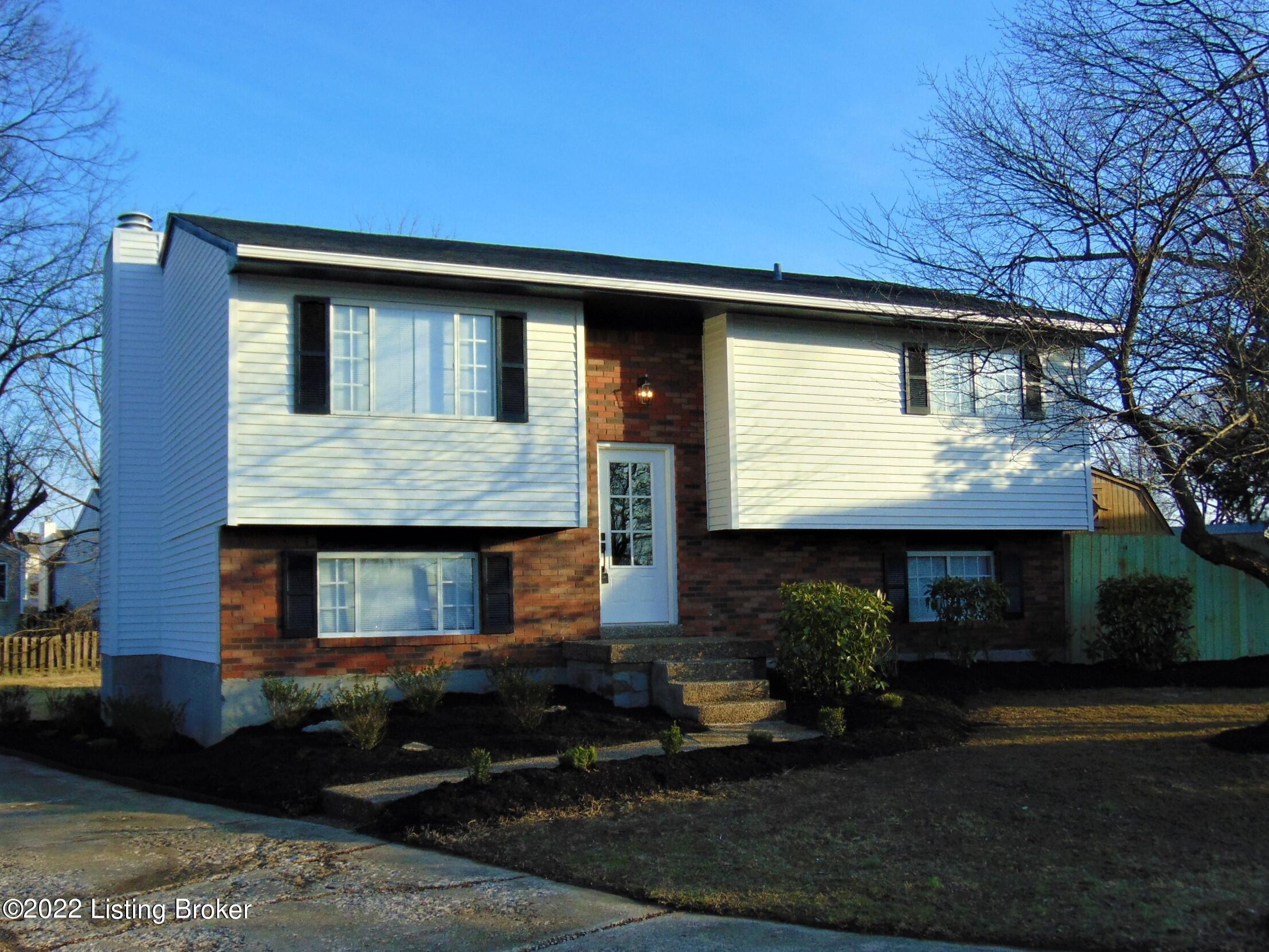 5018 Woodsend Road Louisville, KY 40229 - Photo 5 of 74 DSC03324