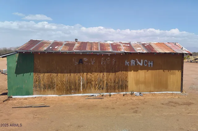 a view of a terrace with sky view