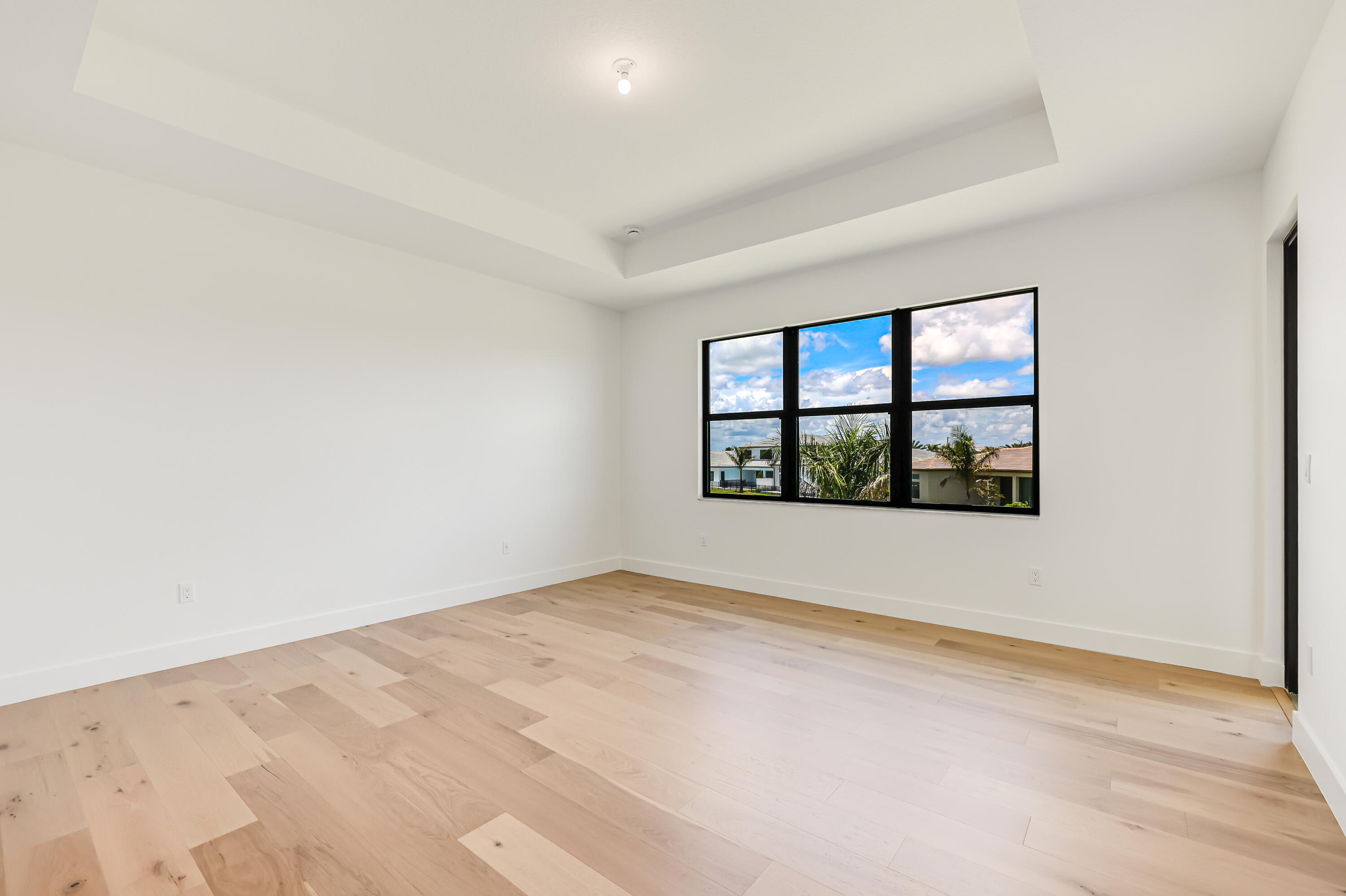 9451 Riverside Pk Drive Boca Raton, FL 33434 - Photo 28 of 71 an empty room with window