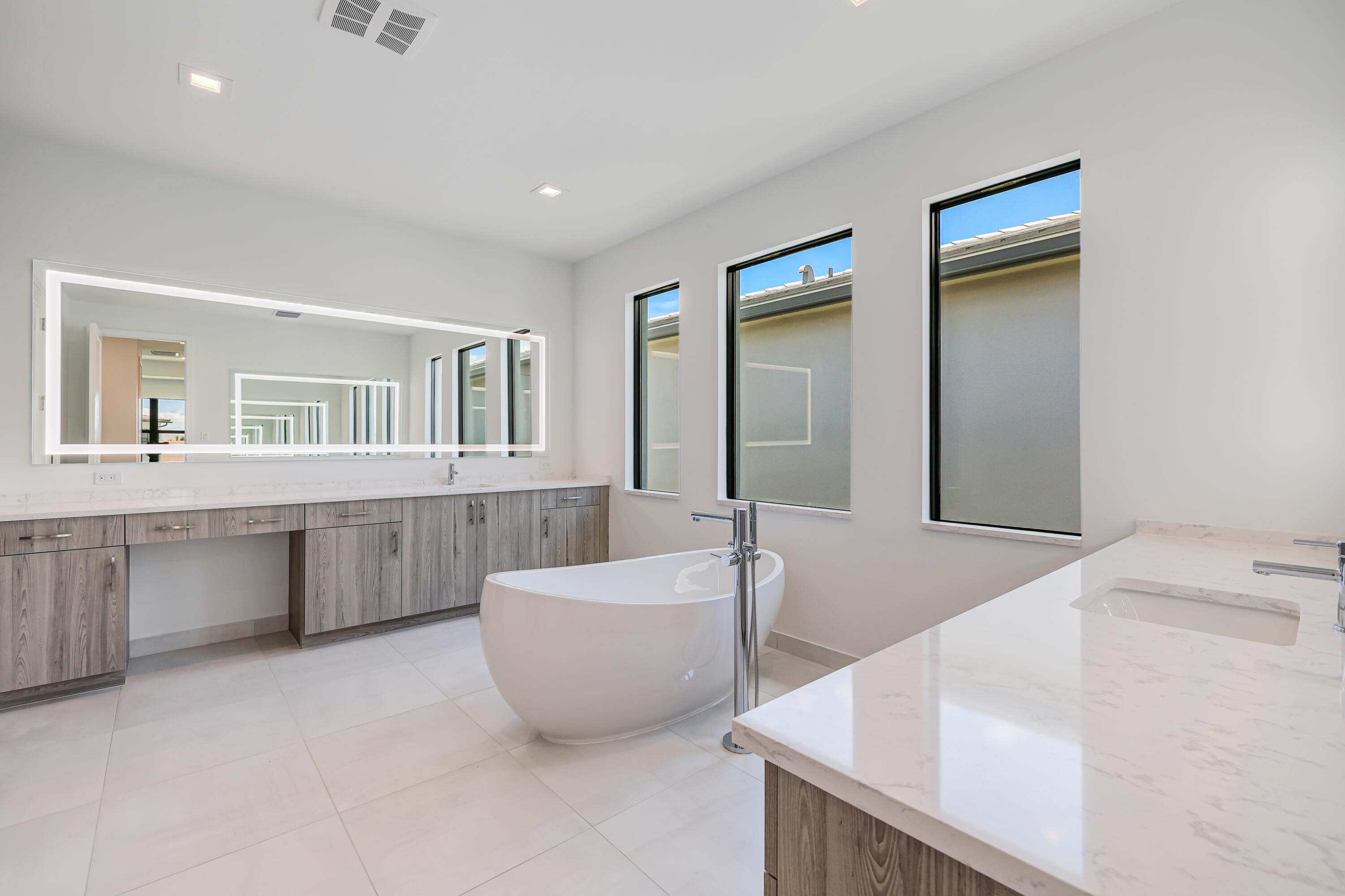 9451 Riverside Pk Drive Boca Raton, FL 33434 - Photo 31 of 71 a spacious bathroom with a double vanity sink mirror and bathtub