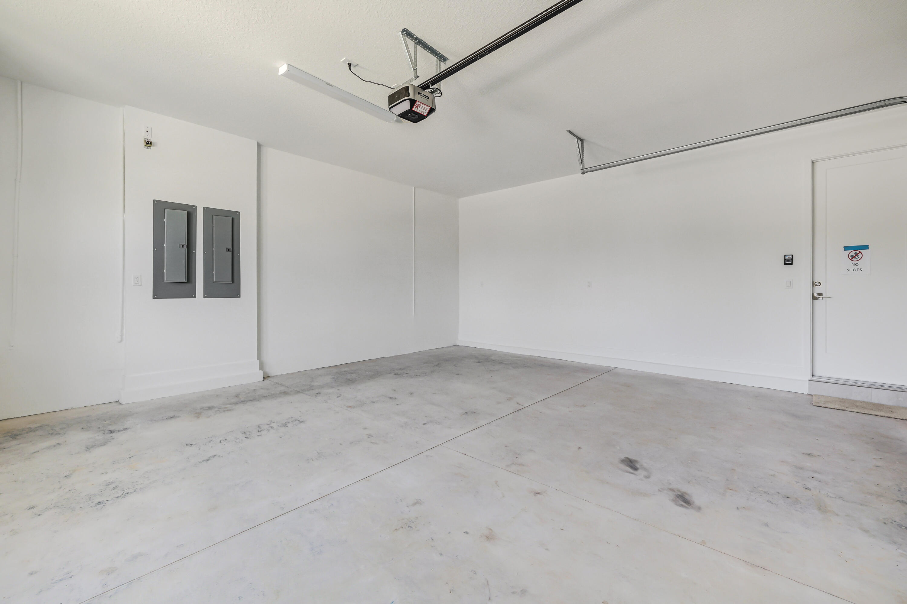 9451 Riverside Pk Drive Boca Raton, FL 33434 - Photo 45 of 71 a view of an empty room