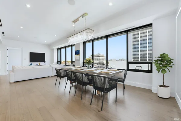 $899,000 | 202 West Berry Street, Unit 730, Fort Wayne, IN 46802