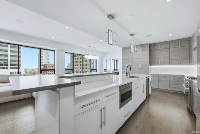 $949,000 | 202 West Berry Street, Unit 730, Fort Wayne, IN 46802