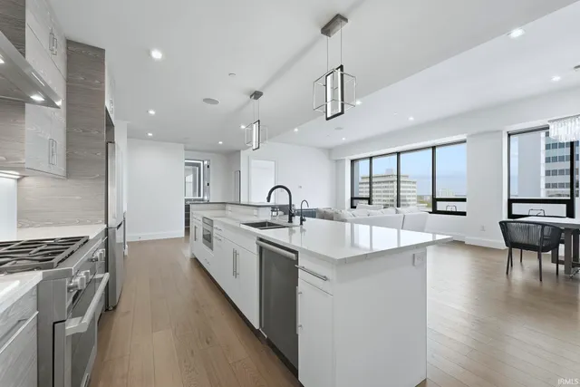 $949,000 | 202 West Berry Street, Unit 730, Fort Wayne, IN 46802