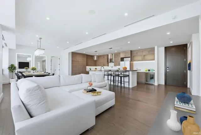 $949,000 | 202 West Berry Street, Unit 730, Fort Wayne, IN 46802