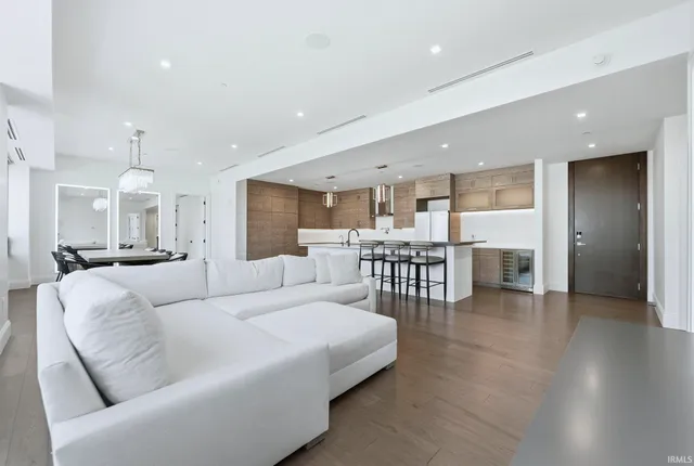 $949,000 | 202 West Berry Street, Unit 730, Fort Wayne, IN 46802