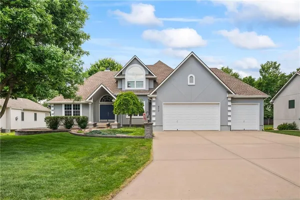 $599,000 | 4212 Northeast Suwannee Drive, Lee's Summit, MO 64064
