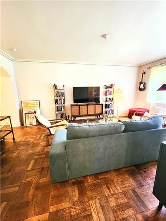 $1,190 | 5649 Phillips Avenue, Unit 8, Pittsburgh, PA 15217