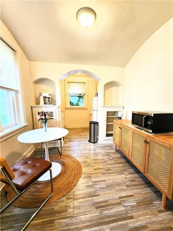 $1,190 | 5649 Phillips Avenue, Unit 8, Pittsburgh, PA 15217