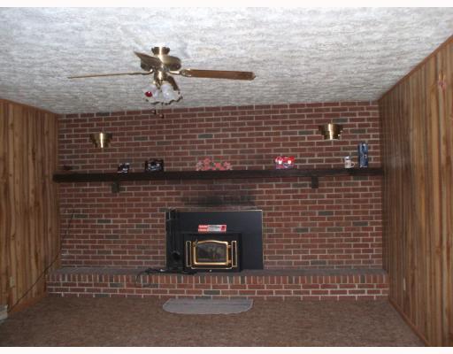 1050 Deerfield Road Washington, PA 15301 - Photo 4 of 6 Den/Family/Great Room.