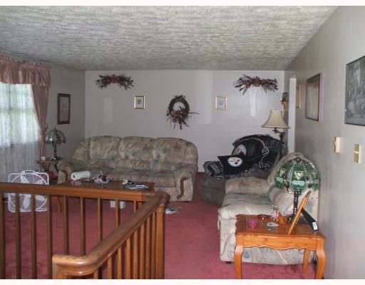 1050 Deerfield Road Washington, PA 15301 - Photo 5 of 6 Living Room.