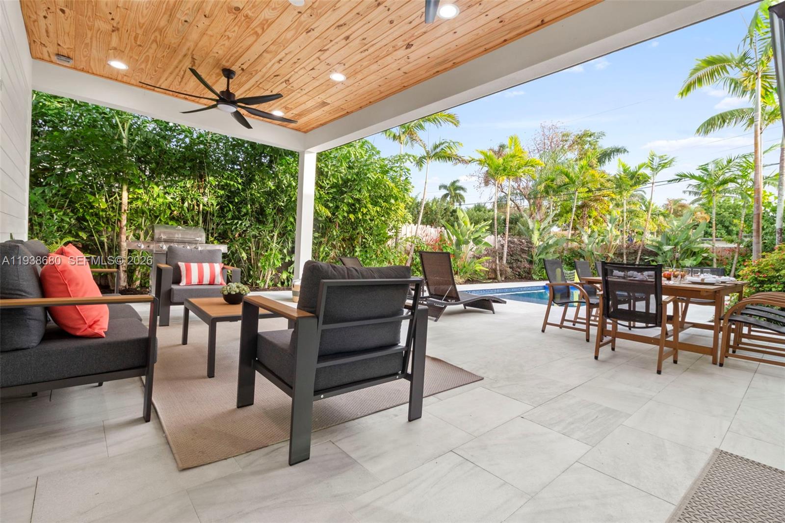 3540 Northeast 28th Avenue Lighthouse Point, FL 33064 - Photo 5 of 47 a outdoor space with lots of tables and chairs