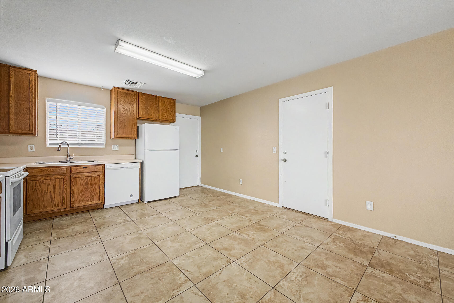 2434 East Roeser Road Phoenix, AZ 85040 - Photo 11 of 32 10 Roeser