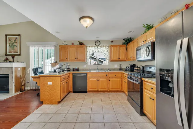 $318,923 | 106 Harbor Landing, Braidwood, IL 60408