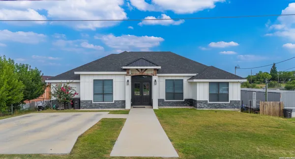 $2,100 | 79 Six Shooter Road, Eagle Pass, TX 78852