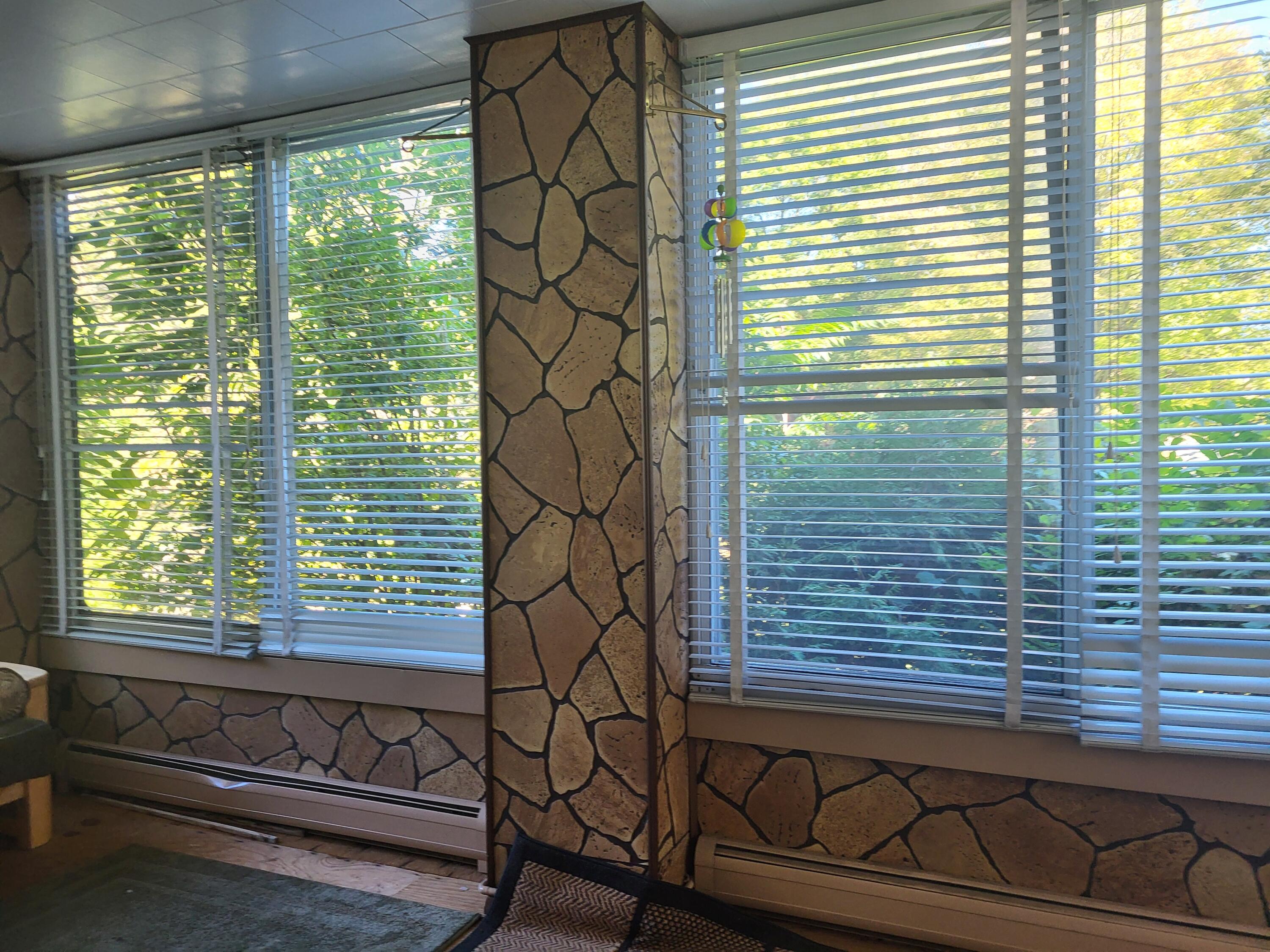 1455 Vinewood Street Detroit, MI 48216 - Photo 23 of 59 6c Enclosed front porch