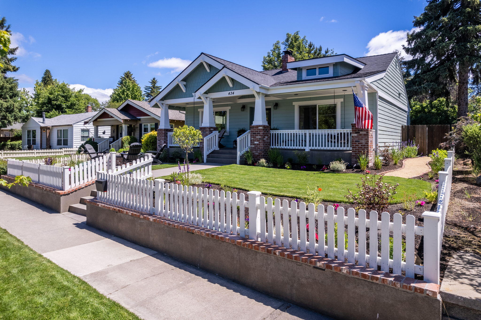 434 Northwest Riverside Boulevard Bend, OR 97703 - Photo 3 of 40 2024_06_17_434_nw_riverside_blvd-69