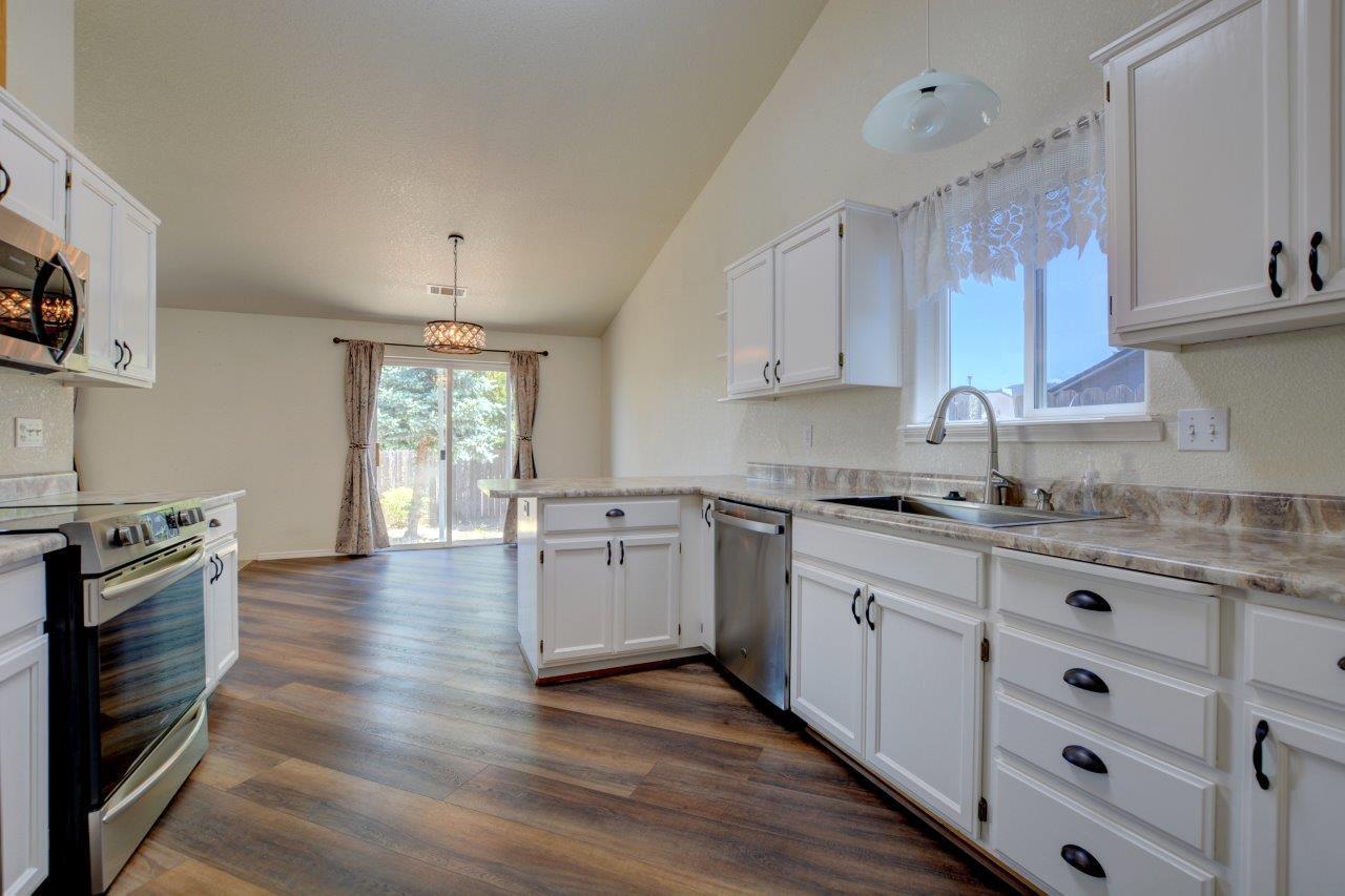1635 West Harbeck Road Grants Pass, OR 97527 - Photo 15 of 32 DSC_0793_4_5