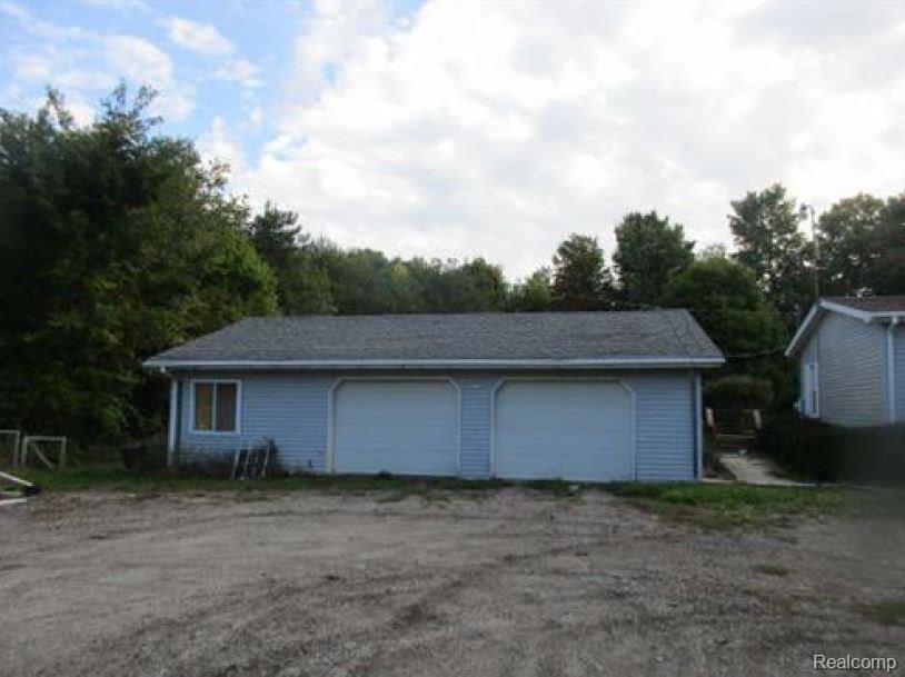 5468 North Center Road Flint, MI 48506 - Photo 4 of 6 garage.JPG