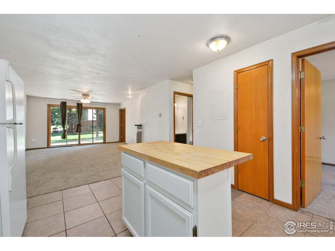 1231 West Swallow Road, Unit 316 Fort Collins, CO 80526 - Photo 19 of 42 a kitchen with a stove a refrigerator and a sink