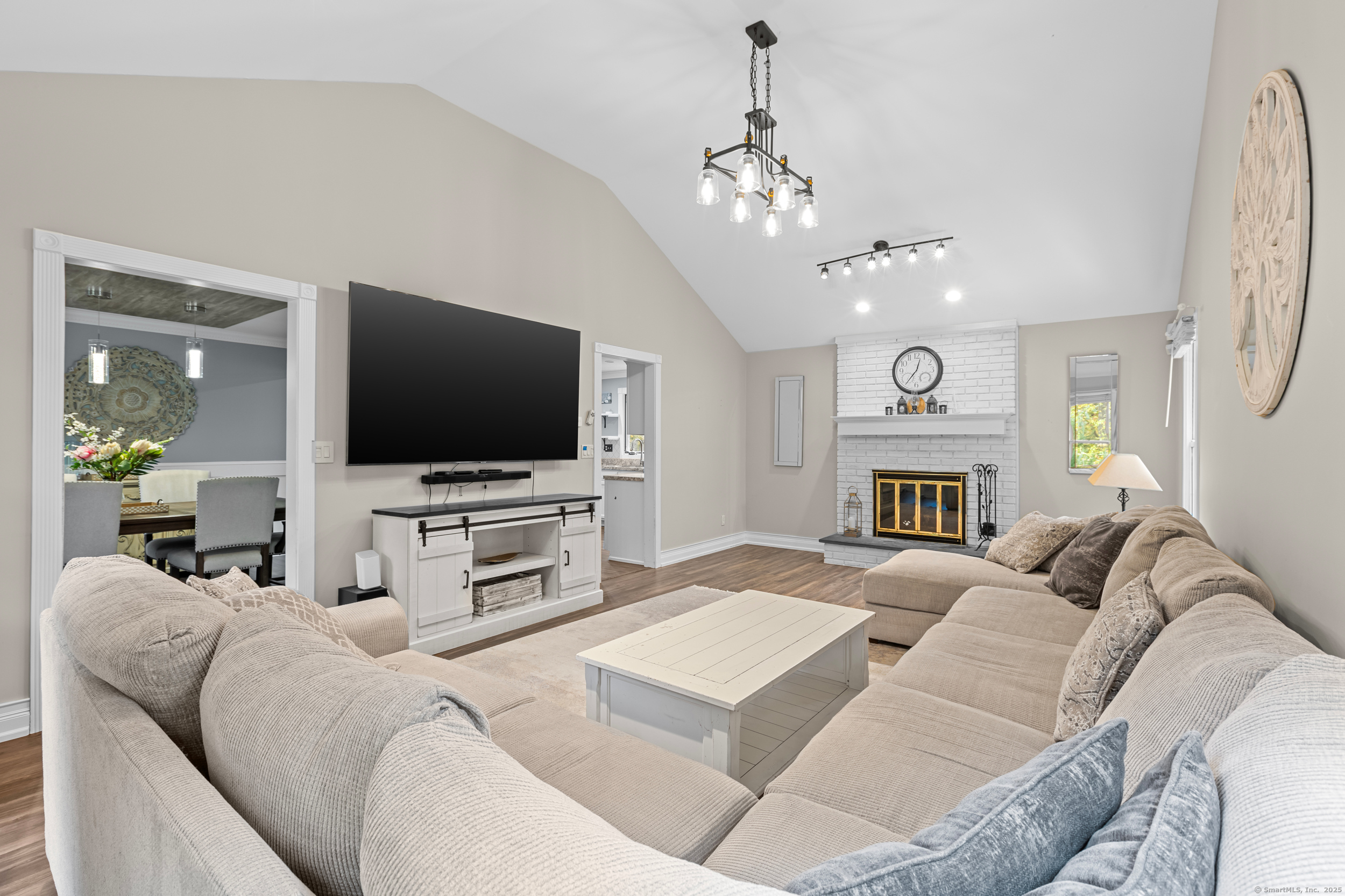 36 Carriage House Drive Danbury, CT 06810 - Photo 6 of 32