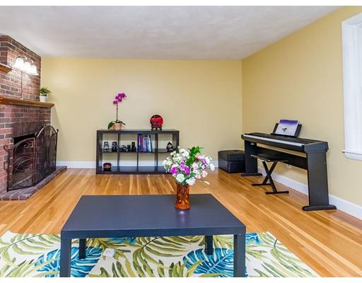 76 Robin Hood Road Stoneham, MA 02180 - Photo 5 of 29 Gallery Image 5