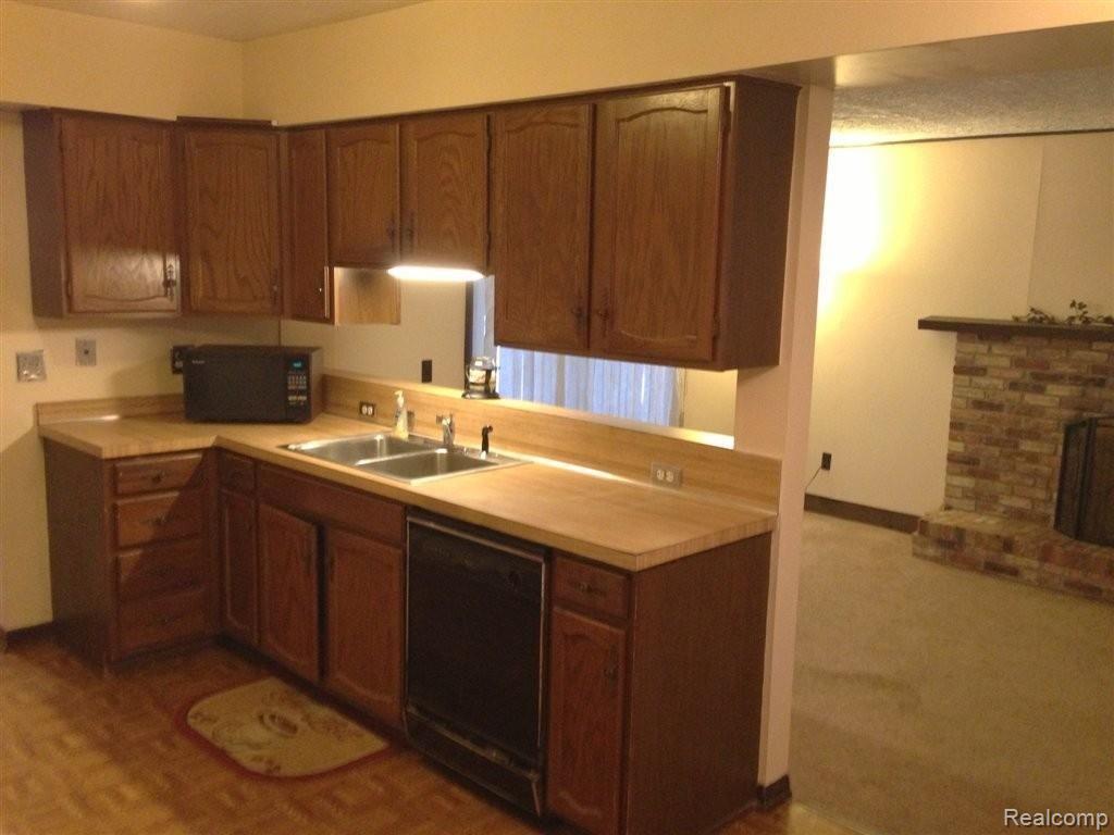 922 Dickson Lane Rochester, MI 48307 - Photo 14 of 16 Kichen View