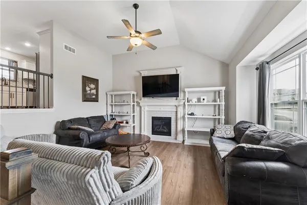 $395,000 | 1700 Chestnut Street, Kearney, MO 64060