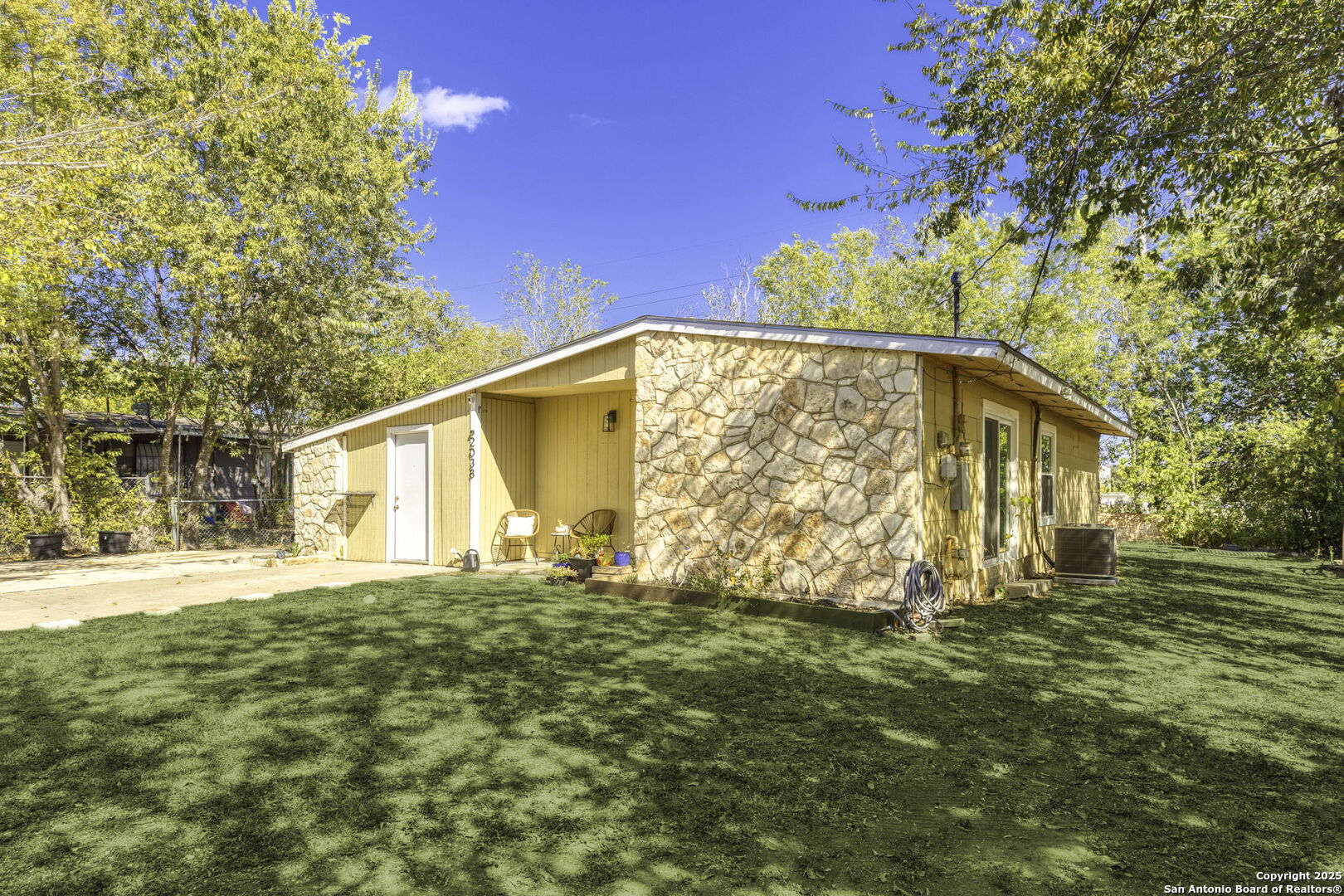 2038 Springvale Drive San Antonio, TX 78227 - Photo 2 of 25