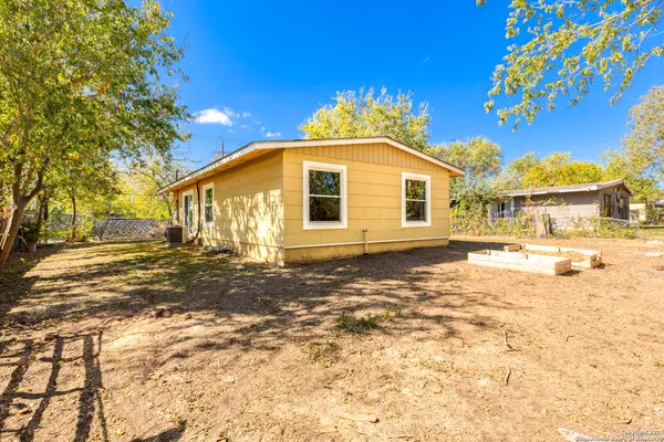 a view of a yard with an trees