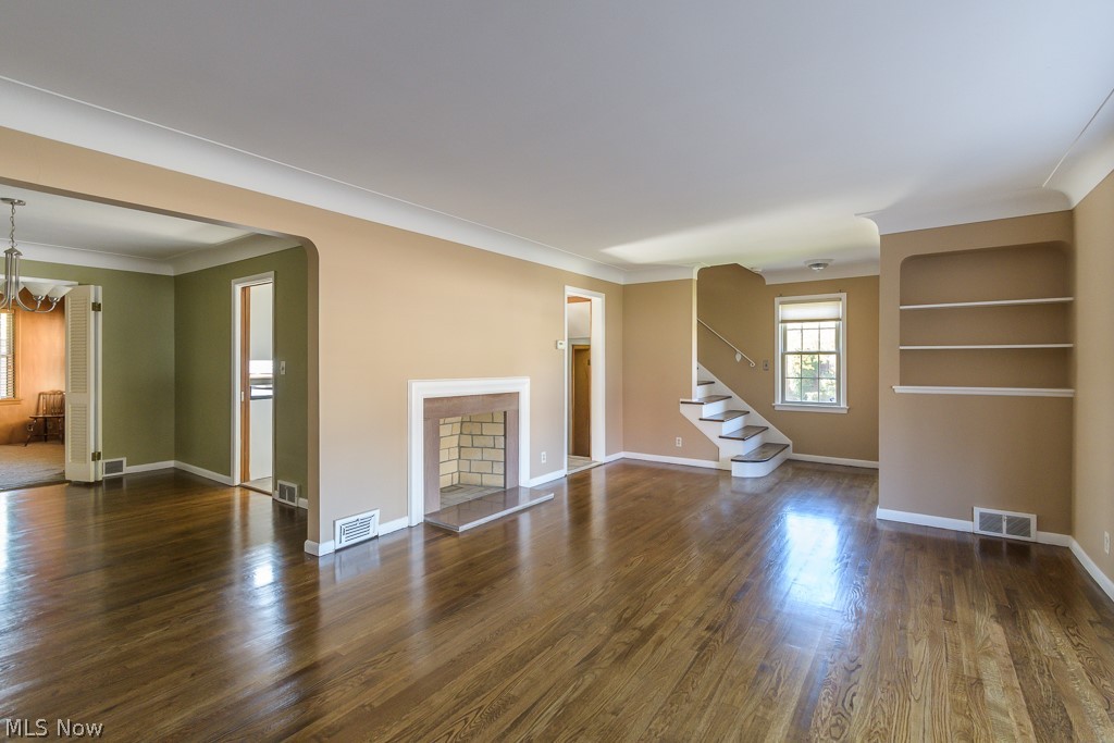 3862 Faversham Road Cleveland, OH 44118 - Photo 2 of 29 Gallery Image 2