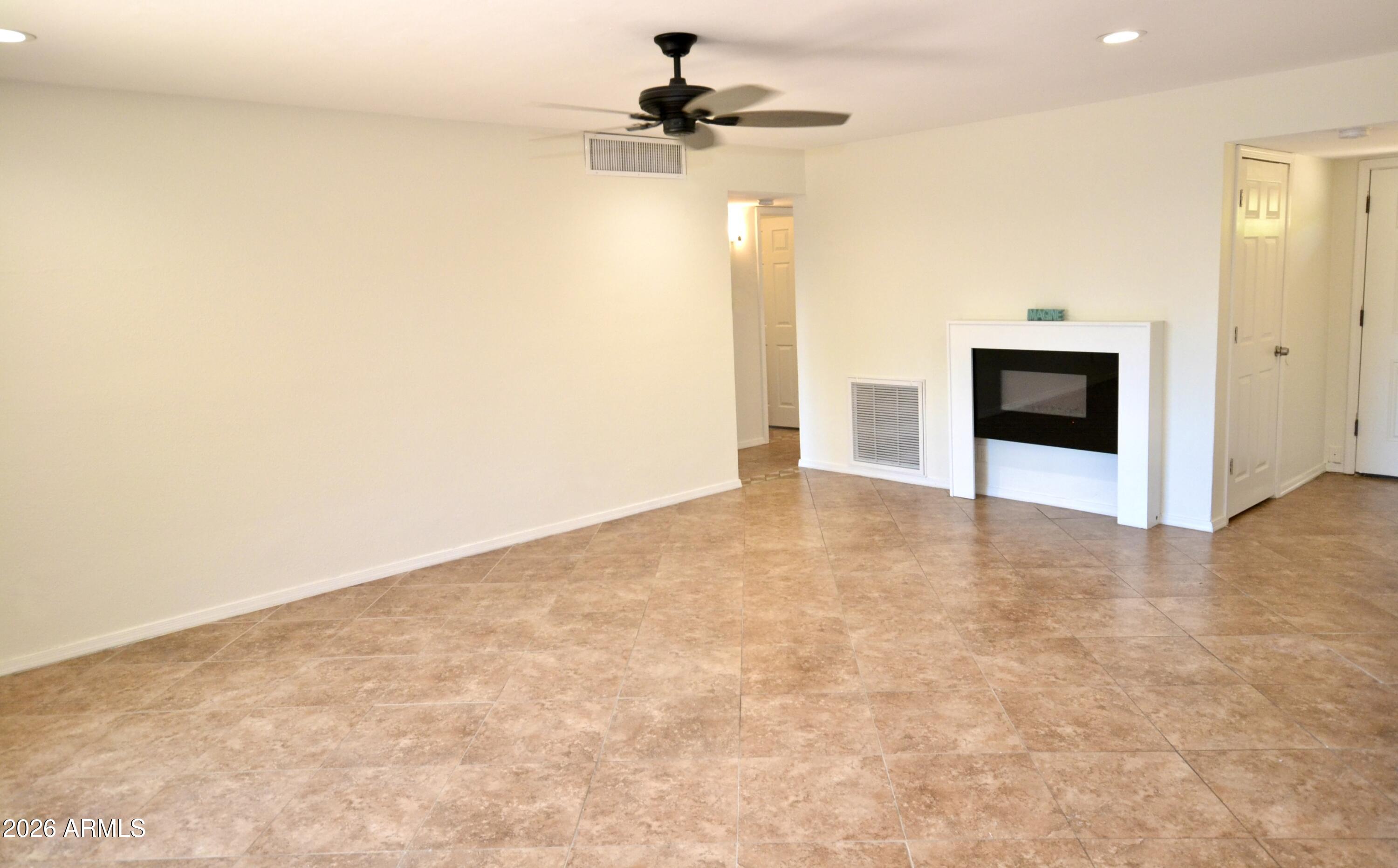 1215 West Colter Street Phoenix, AZ 85013 - Photo 21 of 42 Living Room/Entry
