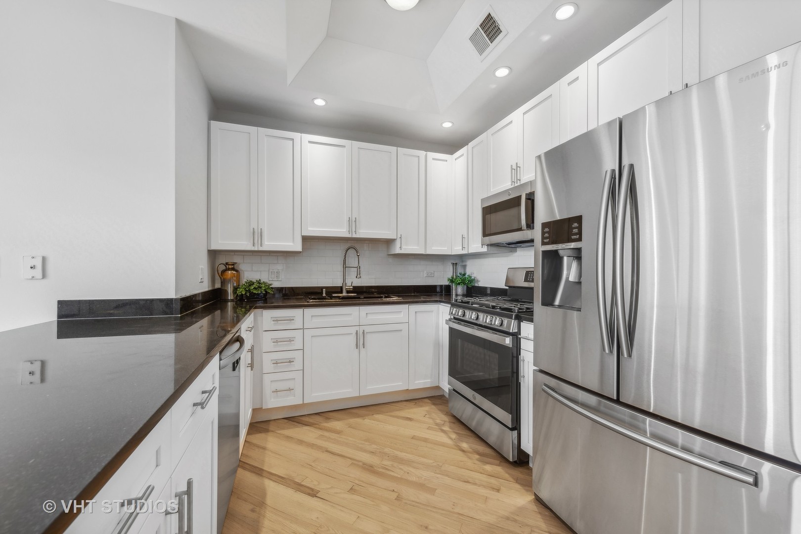 820 West Hubbard Street, Unit 4 Chicago, IL 60642 - Photo 13 of 28