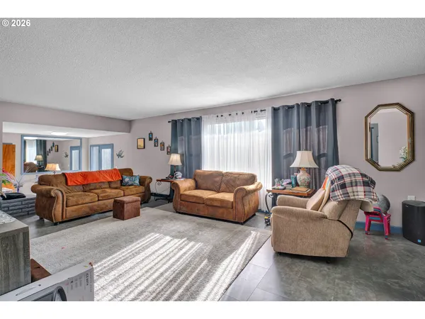 $599,999 | 389 Maxwell Road, Eugene, OR 97404