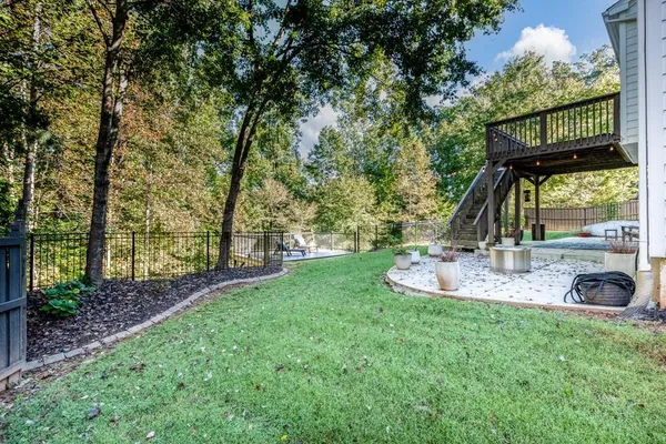 a view of a garden with a tree
