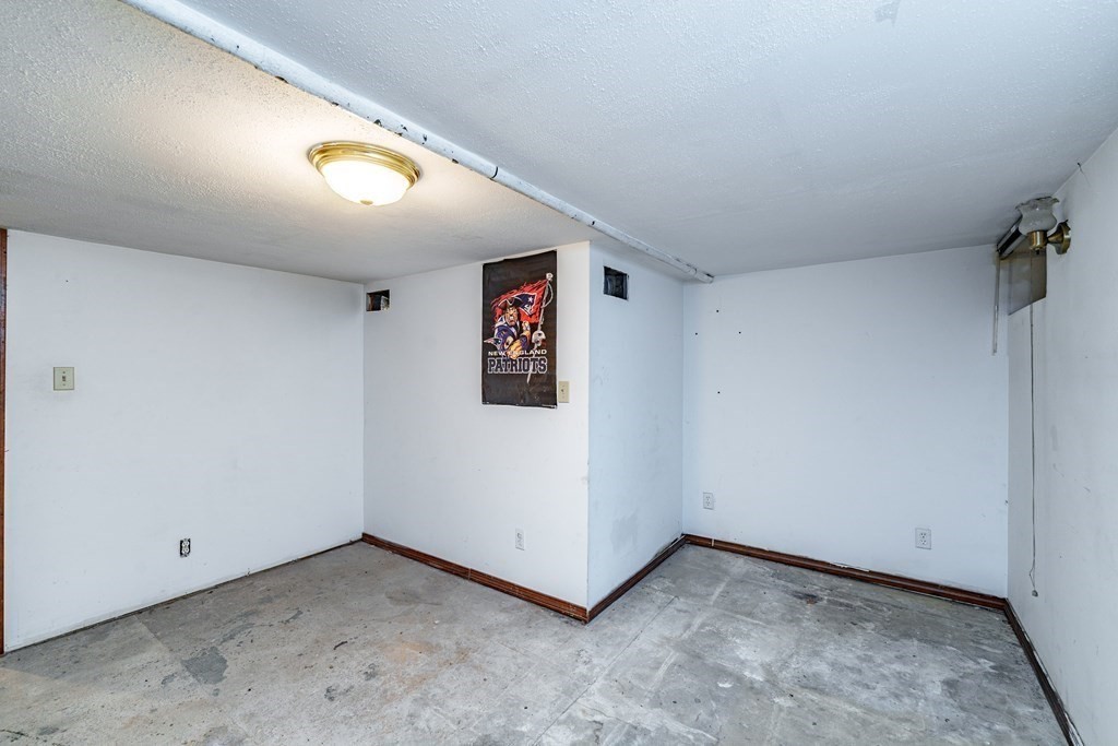 1439 Worcester Street Springfield, MA 01151 - Photo 19 of 31