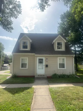 $280,000 | 915 West Street, Baraboo, WI 53913