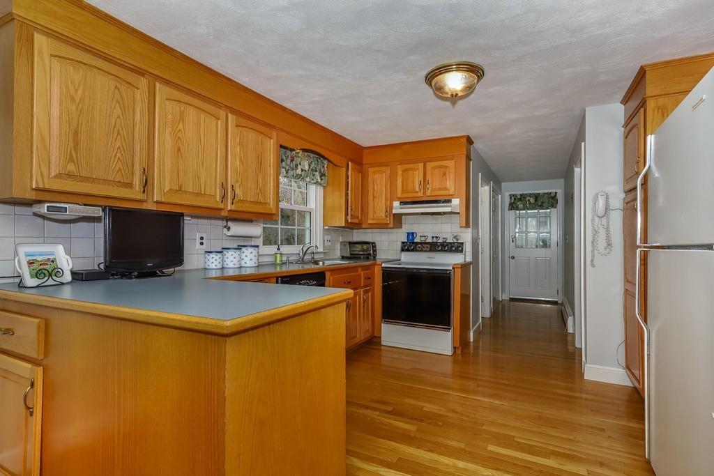 16 Village Gate Road Canton, MA 02021 - Photo 9 of 22 Gallery Image 9