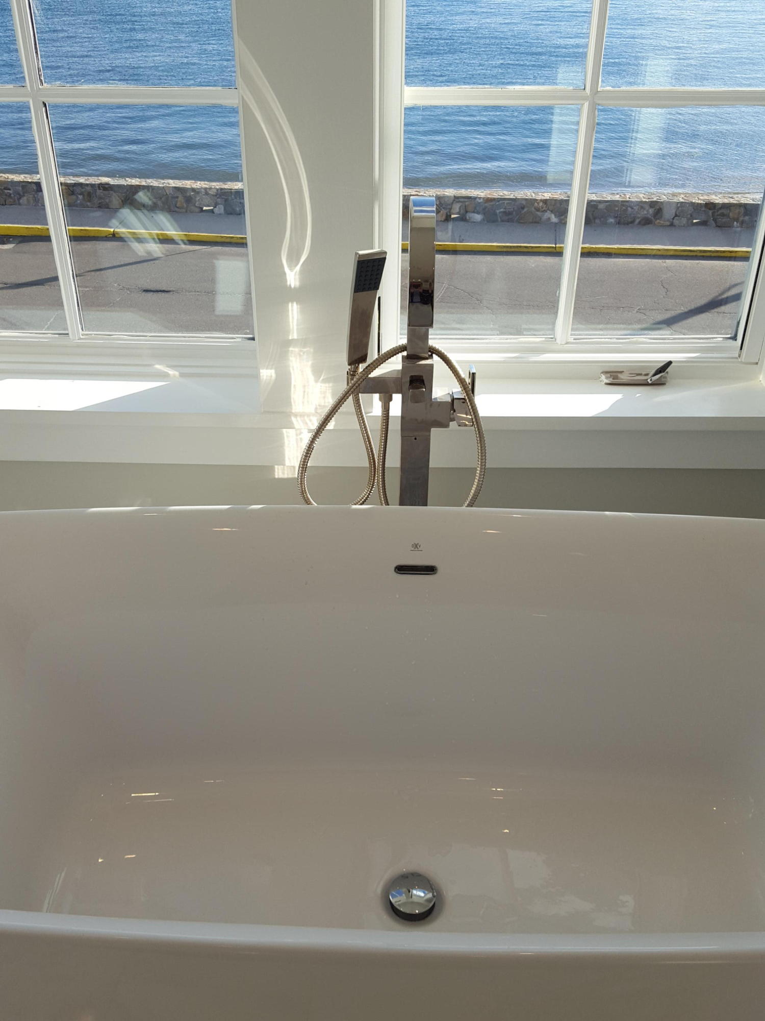 23 Crescent Beach Road Rowayton, CT 06853 - Photo 16 of 34 a bathroom with a bathtub
