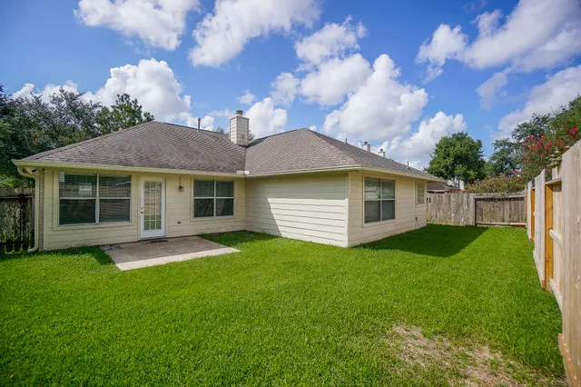 a view of a house with a backyard